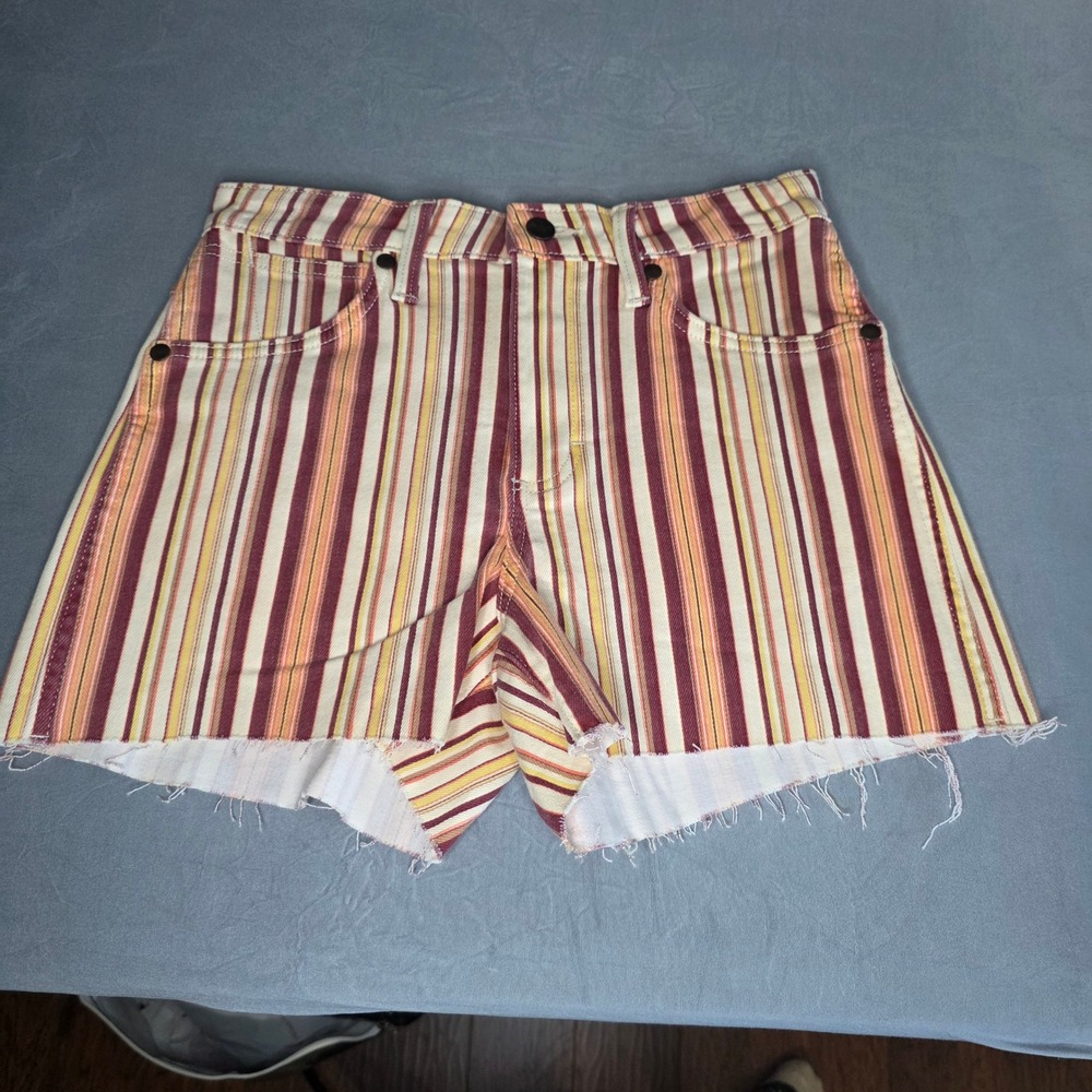 Wrangler High Rise Cowboy Shorts Striped Denim Raw Hem Burgundy Orange Size 26/1